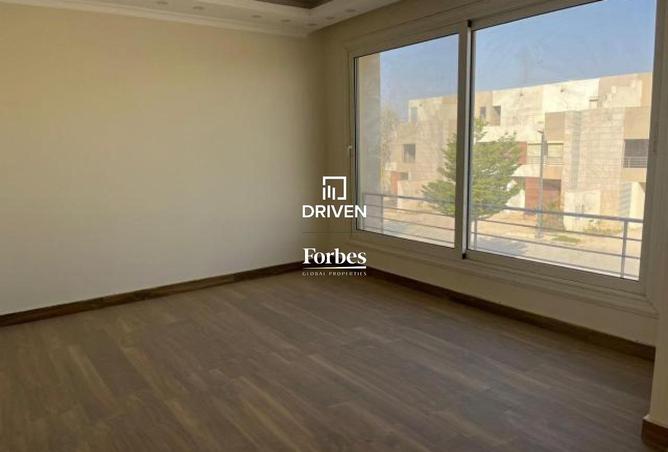 8304386 - Property Image 2