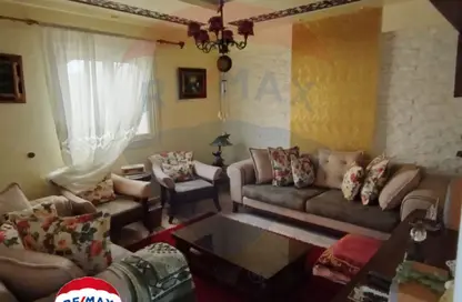 Apartment - 4 Bedrooms - 2 Bathrooms for sale in Moharam Bek St. - Moharam Bek - Hay Wasat - Alexandria
