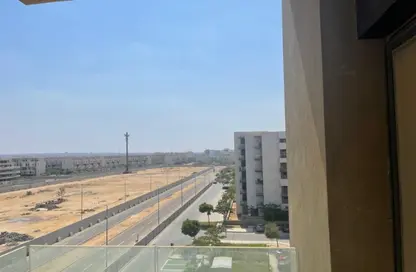 شقة - 3 غرف نوم - 3 حمامات للبيع في كمبوند البروج - كمبوندات الشروق - مدينة الشروق - القاهرة
