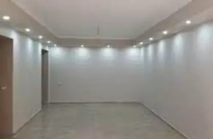 Apartment - 3 Bedrooms - 2 Bathrooms for sale in Al Jaish Street - Al Mansoura - Al Daqahlya