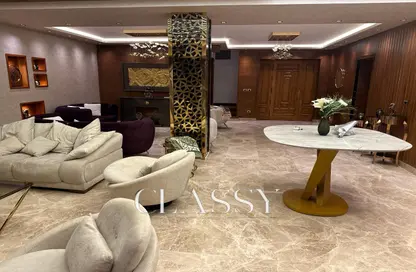 Villa - 5 Bedrooms - 5 Bathrooms for sale in Royal City - Sheikh Zayed Compounds - Sheikh Zayed City - Giza