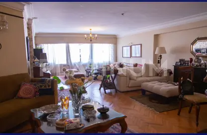 شقة - 3 غرف نوم - 3 حمامات للبيع في شارع ابراهيم الحلبي - جليم - حي شرق - الاسكندرية