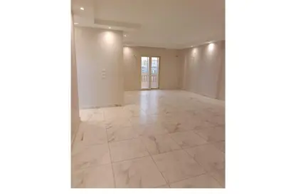 Apartment - 3 Bedrooms - 3 Bathrooms for rent in Zahraa El Maadi - Hay El Maadi - Cairo