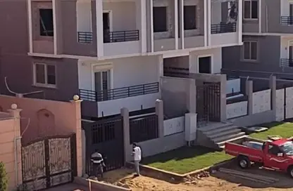 سطح - 3 غرف نوم - 2 حمامات للبيع في لازورد - الحي الثامن - الشيخ زايد - الجيزة