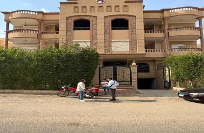 Apartment - 3 Bedrooms - 3 Bathrooms for sale in 5th Neighborhood - 3rd District West - Shorouk City - Cairo