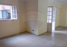 Apartment - 3 bedrooms - 1 bathroom for للايجار in Al Mosheer Ahmed Ismail St. - Sidi Gaber - Hay Sharq - Alexandria