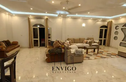 شقة - 3 غرف نوم - 2 حمامات للبيع في شارع الشيخ الشعراوي - الحي الثامن - مدينة العبور - القليوبية