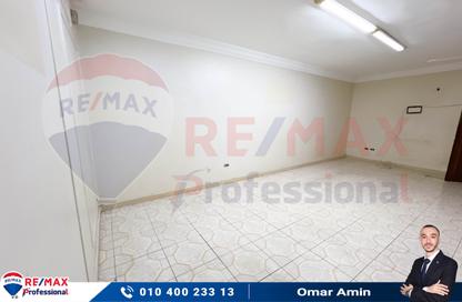 Apartment - 3 Bedrooms - 2 Bathrooms for sale in Tamazin St. - Fleming - Hay Sharq - Alexandria