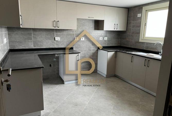 8125389 - Property Image 2