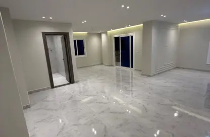 Apartment - 3 Bedrooms - 3 Bathrooms for sale in Mohamed Kamel Al Harouny St. - 6th Zone - Nasr City - Cairo