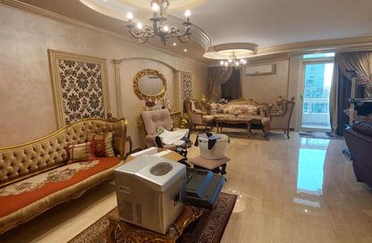 Apartment - 4 Bedrooms - 3 Bathrooms for sale in Heliopolis - Masr El Gedida - Cairo