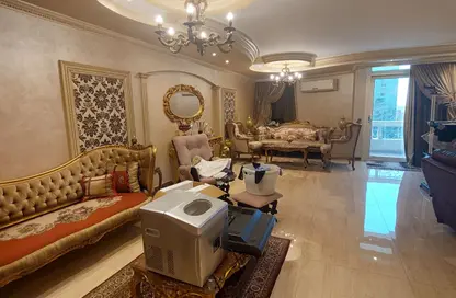 Apartment - 4 Bedrooms - 3 Bathrooms for sale in Heliopolis - Masr El Gedida - Cairo