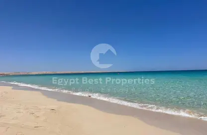 منزل مزدوج - 4 غرف نوم - 4 حمامات للبيع في سمر - راس الحكمة - الساحل الشمالي