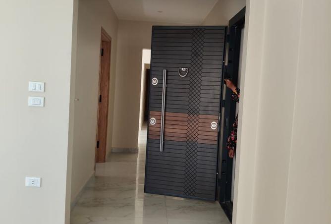 8260403 - Property Image 2