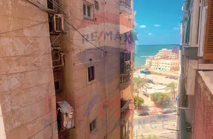 Apartment - 2 Bedrooms - 1 Bathroom for sale in Al Geish Road - El Anfoshy - Hay El Gomrok - Alexandria