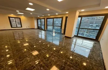 Office Space - Studio - 2 Bathrooms for rent in Zahraa Al Maadi St. - Degla - Hay El Maadi - Cairo
