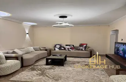 Apartment - 2 Bedrooms - 1 Bathroom for rent in Dr Mahmoud Ibrahim St. - Al Hadiqah Al Dawliyah - 7th District - Nasr City - Cairo