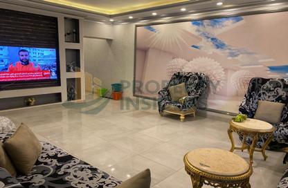 شقة - 3 غرف نوم - 2 حمامات للايجار في شارع شهاب - المهندسين - الجيزة