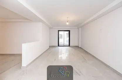 شقة - 3 غرف نوم - 3 حمامات للبيع في شارع محمد انور السادات او طريق 14 مايو - سموحة - حي شرق - الاسكندرية