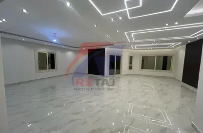 Apartment - 4 Bedrooms - 3 Bathrooms for sale in Ibn Al Nafis St. - 6th Zone - Nasr City - Cairo