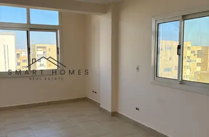 شقة - 2 غرف نوم - 1 حمام للايجار في شارع 13 - الحي الثالث عشر - الشيخ زايد - الجيزة