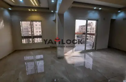 Apartment - 3 Bedrooms - 2 Bathrooms for sale in Zaker Hussein St. - Al Hadiqah Al Dawliyah - 7th District - Nasr City - Cairo
