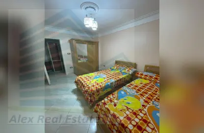Apartment - 3 Bedrooms - 1 Bathroom for rent in Kafr Saqr St. - Camp Chezar - Hay Wasat - Alexandria