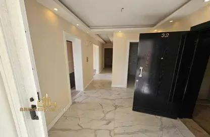 شقة - 5 غرف نوم - 4 حمامات للايجار في تاج سلطان - الطريق الدائري - القاهرة