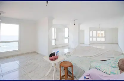 Apartment - 2 Bedrooms - 1 Bathroom for sale in Al Geish Road - Camp Chezar - Hay Wasat - Alexandria