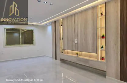 شقة - 3 غرف نوم - 2 حمامات للبيع في البوابة الرابعة القديمة - حورس - حدائق الاهرام - الجيزة