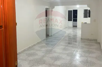 شقة - 2 غرف نوم - 1 حمام للبيع في شارع محمود العيسوي - ميامي - حي اول المنتزة - الاسكندرية شقة - 2 غرف نوم - 1 حمام للبيع في شارع محمود العيسوي - ميامي - حي اول المنتزة - الاسكندرية