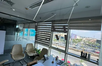 نصف طابق - استوديو - 2 حمامات للايجار في شارع التسعين الشمالي - التجمع الخامس - مدينة القاهرة الجديدة - القاهرة