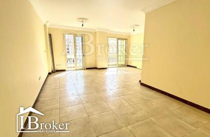 Apartment - 2 Bedrooms - 2 Bathrooms for rent in Shaarawy St. - Laurent - Hay Sharq - Alexandria