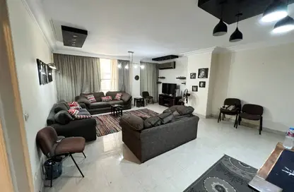 Apartment - 2 Bedrooms - 1 Bathroom for sale in Esraa Al Moalemeen St. - Mohandessin - Giza