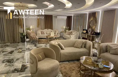 Apartment - 4 Bedrooms - 2 Bathrooms for sale in Samir Abdel Raouf St. - 8th Zone - Nasr City - Cairo