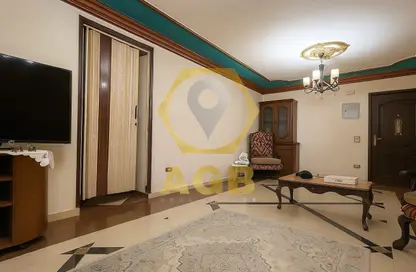 Apartment - 3 Bedrooms - 1 Bathroom for sale in Abdelrahman Roshdy St. - Saint Fatima Square - El Nozha - Cairo