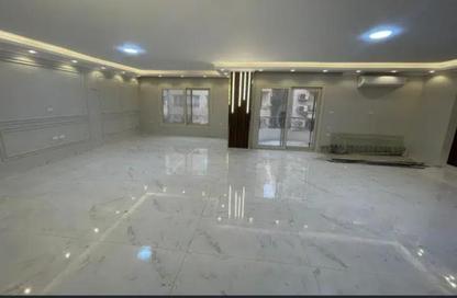 شقة - 4 غرف نوم - 3 حمامات للايجار في المهندسين - الجيزة