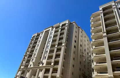 Apartment - 3 Bedrooms - 2 Bathrooms for sale in Madkhal Sharkt Al Nakhl Wa Al Handasa St. - Smouha - Hay Sharq - Alexandria