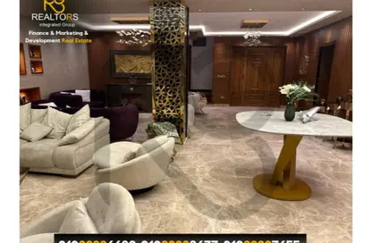 Villa - 4 Bedrooms - 6 Bathrooms for sale in Royal City - Sheikh Zayed Compounds - Sheikh Zayed City - Giza