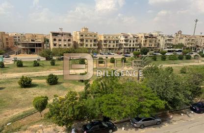 Apartment - 4 Bedrooms - 3 Bathrooms for sale in Musab Bin Omair St. - Area E - Ganoob El Acadimia - New Cairo City - Cairo