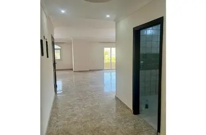 شقة - 3 غرف نوم - 3 حمامات للايجار في شارع 10 - الحي الحادي عشر - الشيخ زايد - الجيزة