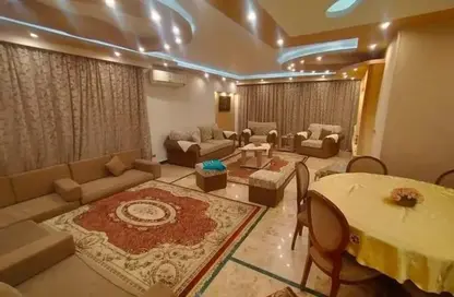 شقة - 3 غرف نوم - 2 حمامات للايجار في شارع شهاب - المهندسين - الجيزة
