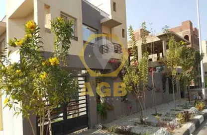 فيلا - 6 غرف نوم - 6 حمامات للبيع في المجاورة الرابعة - المنطقة الثانية - مدينة الشروق - القاهرة