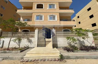 Apartment - 3 Bedrooms - 2 Bathrooms for sale in Ard Al Mokhabarat - Hadayek October - 6 October City - Giza