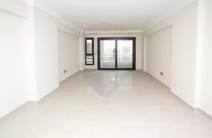 Apartment - 3 Bedrooms - 2 Bathrooms for sale in شارع مدرسة الريادة - Smouha - Hay Sharq - Alexandria