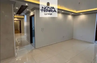 شقة - 3 غرف نوم - 2 حمامات للايجار في الحي السادس عشر - الشيخ زايد - الجيزة