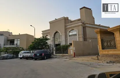 فيلا - 7 غرف نوم - 8 حمامات للايجار في طريق بيفرلي هيلز - الحي السابع عشر - الشيخ زايد - الجيزة