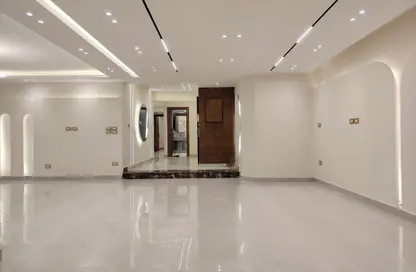 Apartment - 3 Bedrooms - 3 Bathrooms for sale in Moez Al Dawla St. - 6th Zone - Nasr City - Cairo