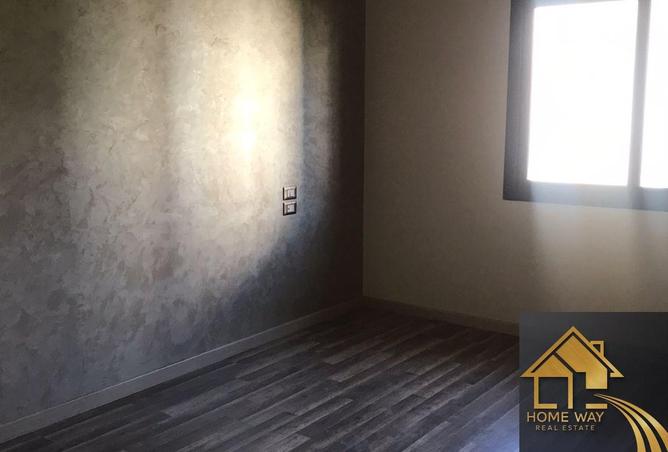 8300915 - Property Image 3