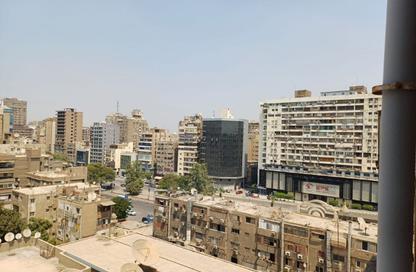شقة - 5 غرف نوم - 2 حمامات للبيع في شارع شهاب - المهندسين - الجيزة